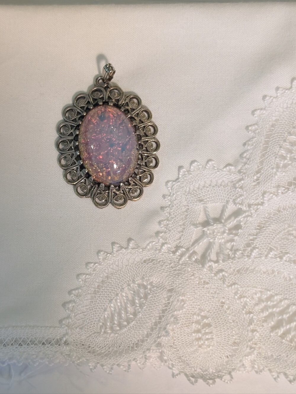 Vtg Dragon’s Breath Glass Fire Opal Pendant  Ornate Gold Tone Filigree Necklace